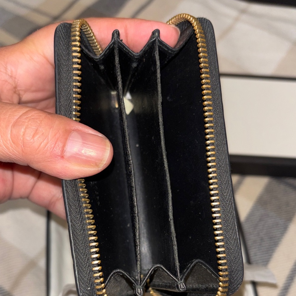 Gucci Black Embossed Leather Card Holder - Picture 4 of 6